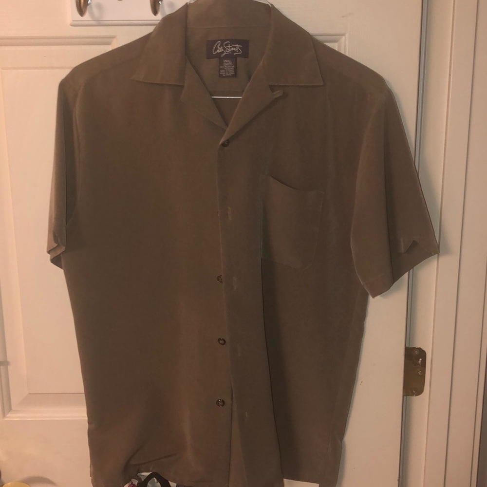 Men’s Gently Used City Streets button up Shirt